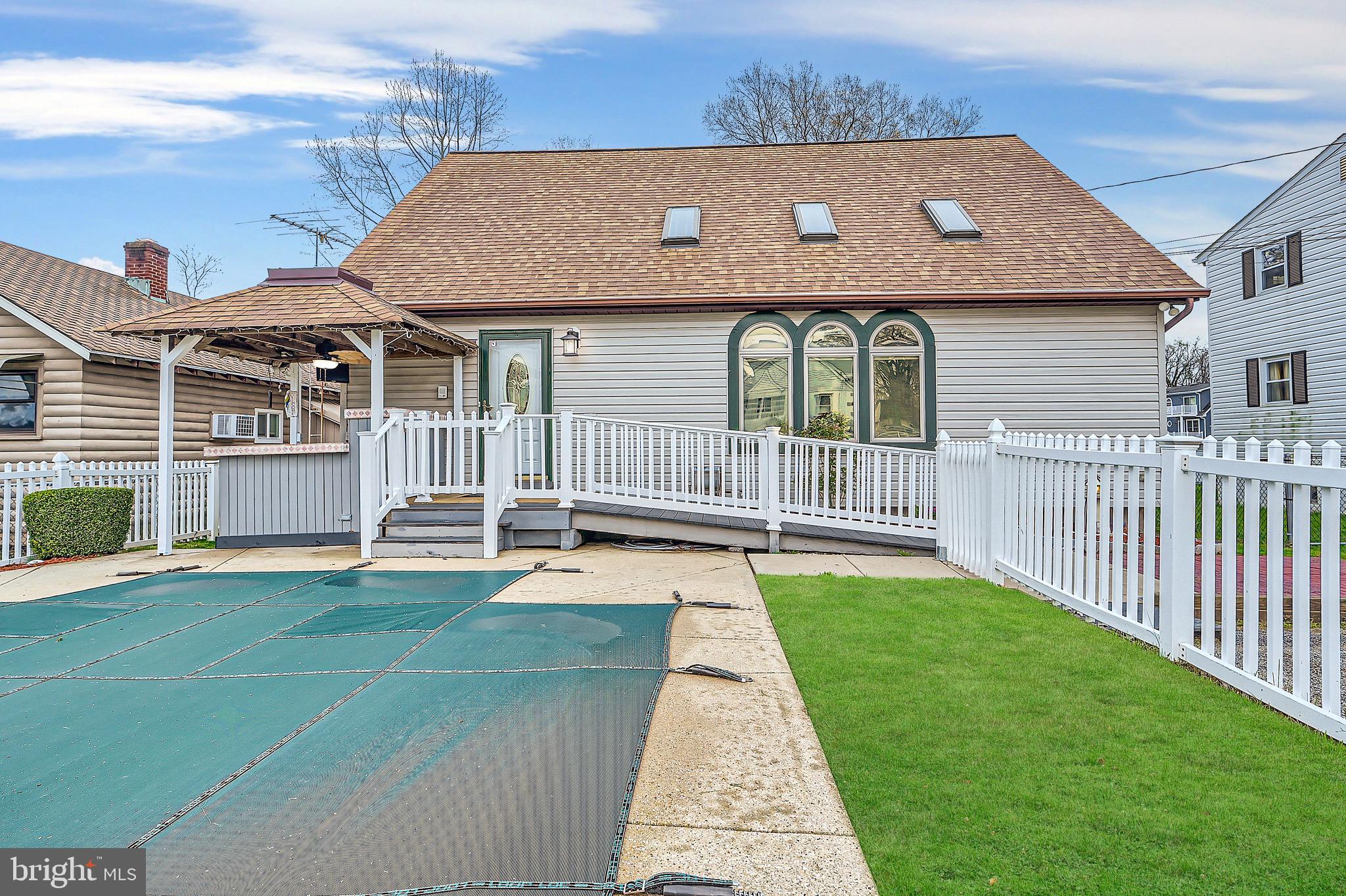 BOWLEYS QUARTERS - Residential