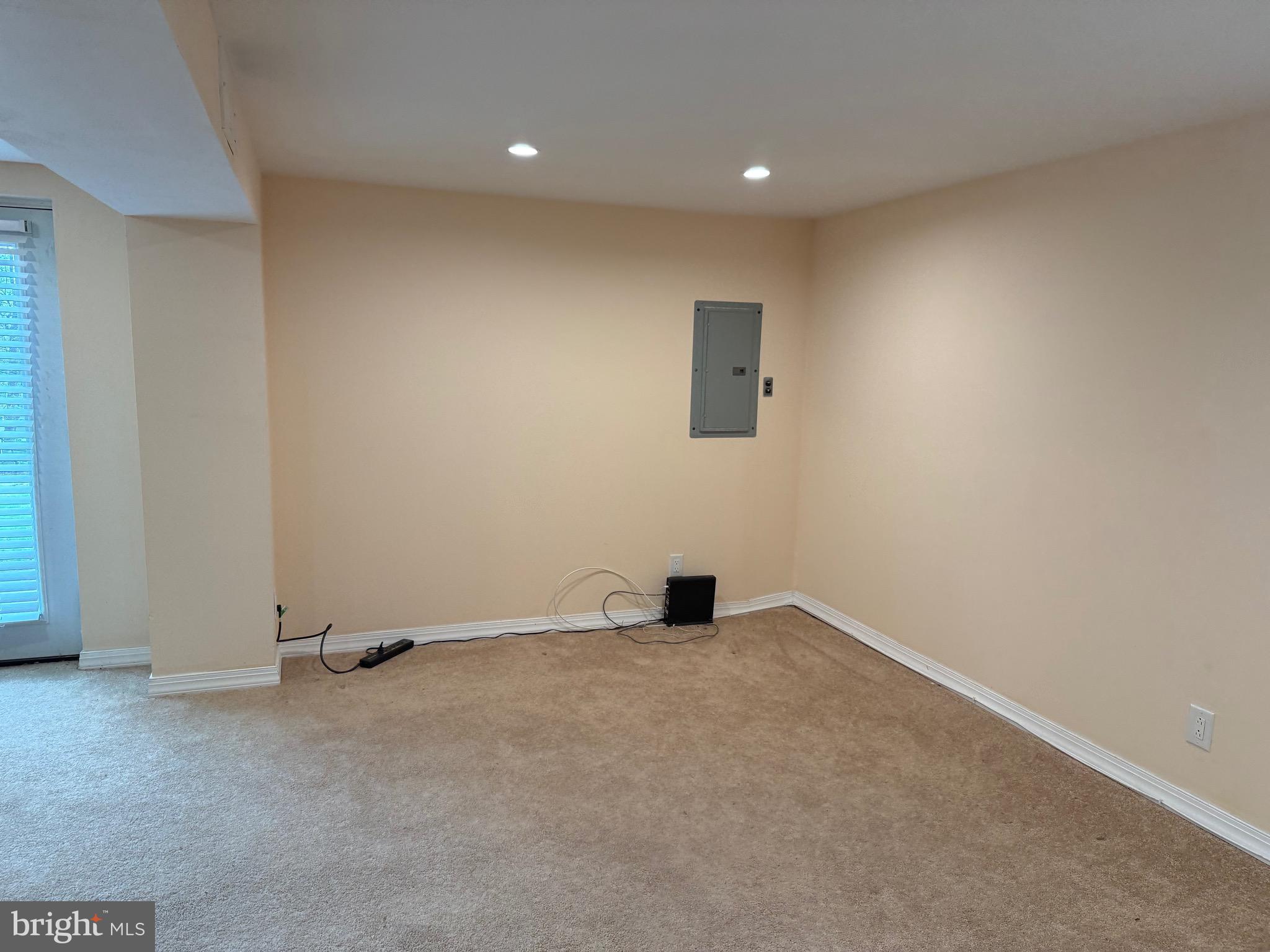 ROSLYN - Residential Lease