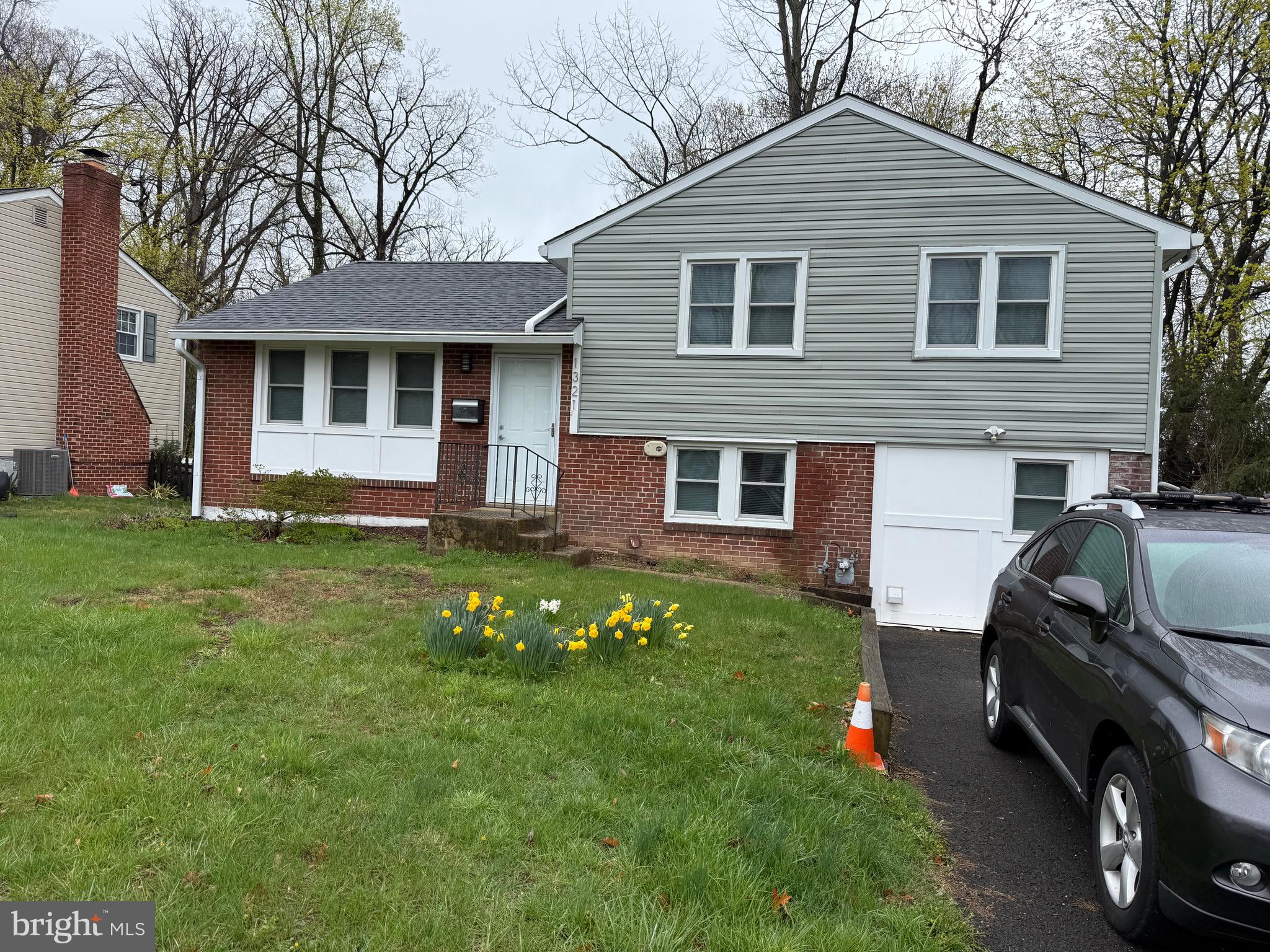 ROSLYN - Residential Lease