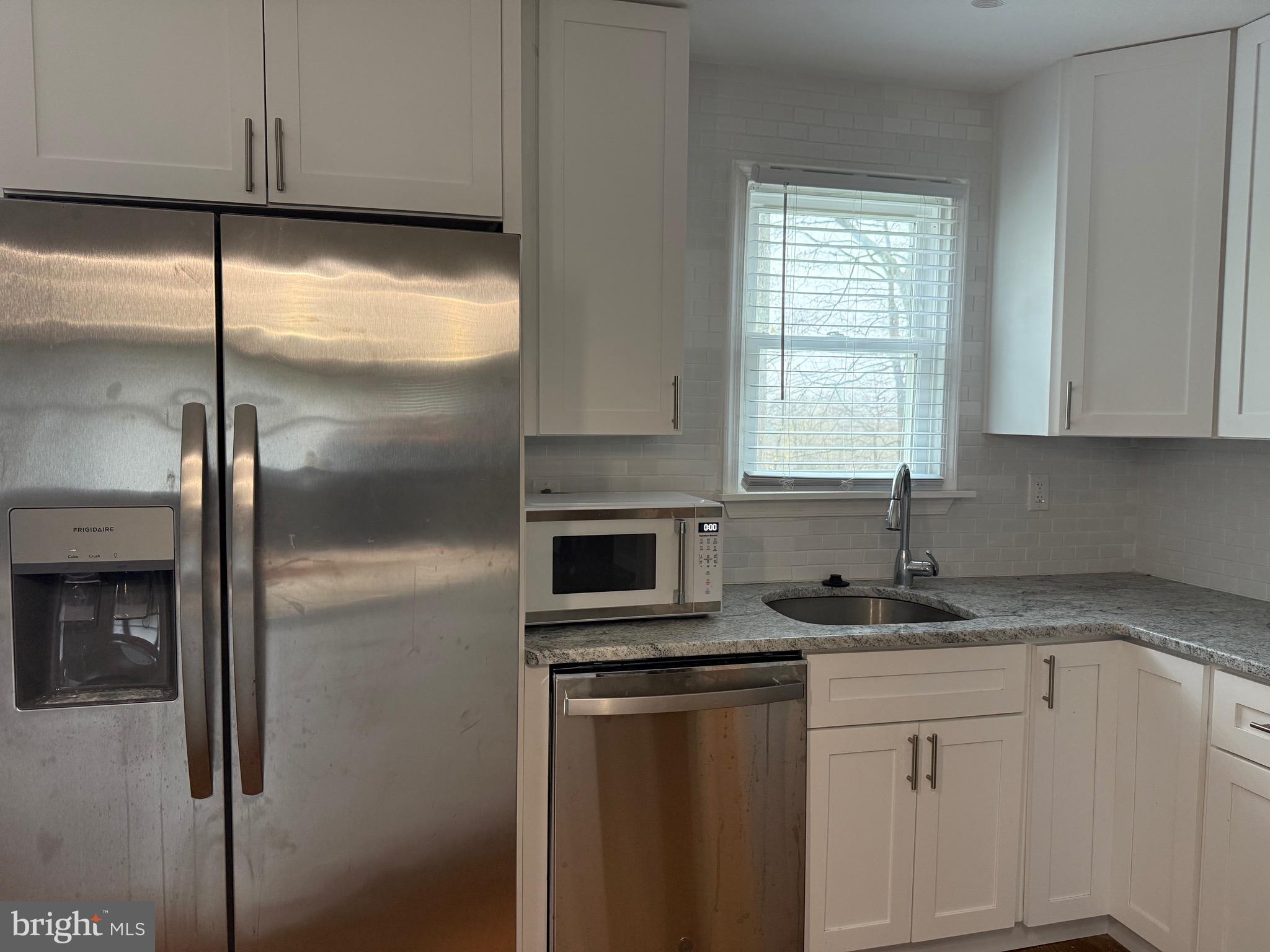 ROSLYN - Residential Lease