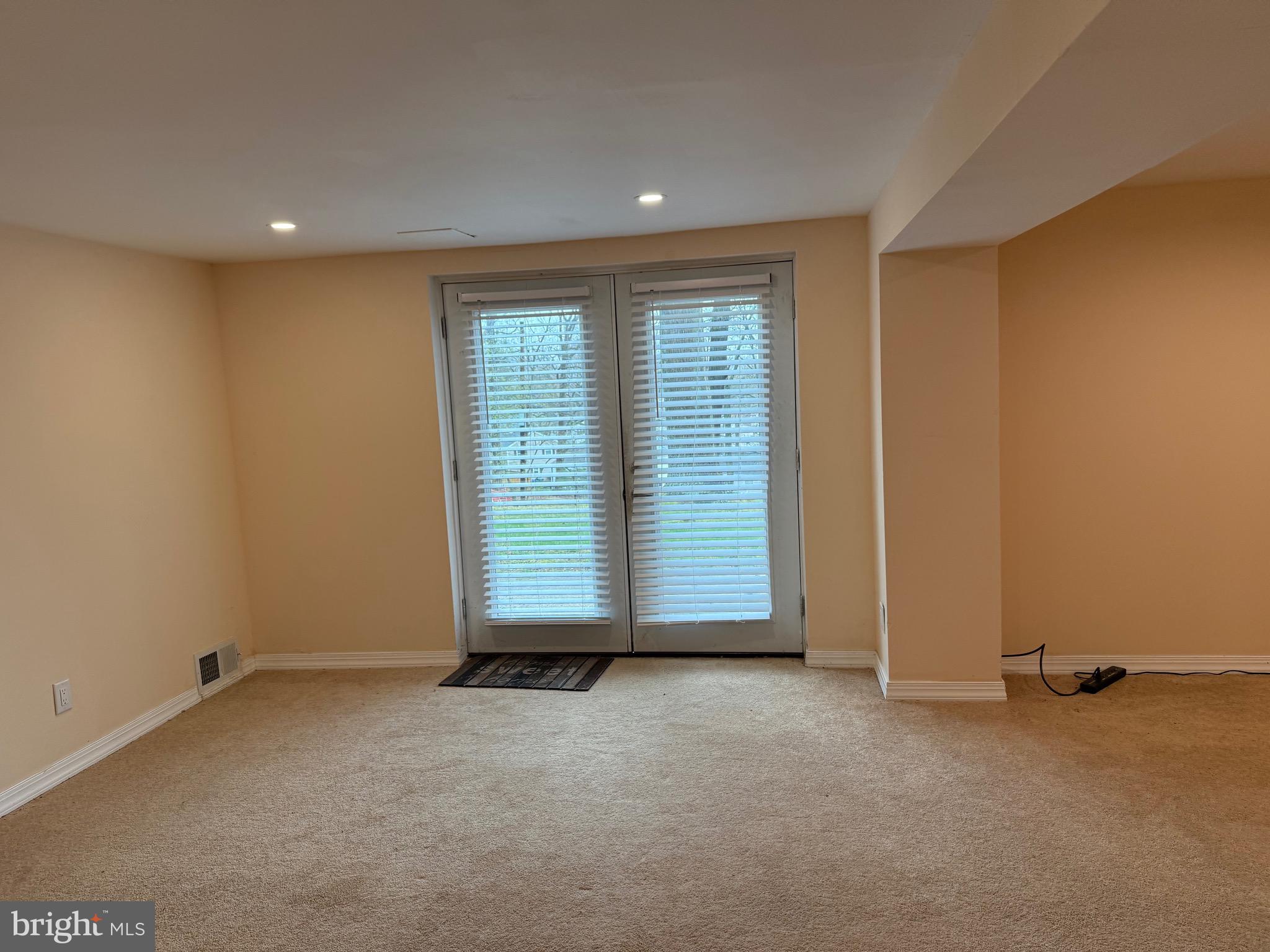 ROSLYN - Residential Lease