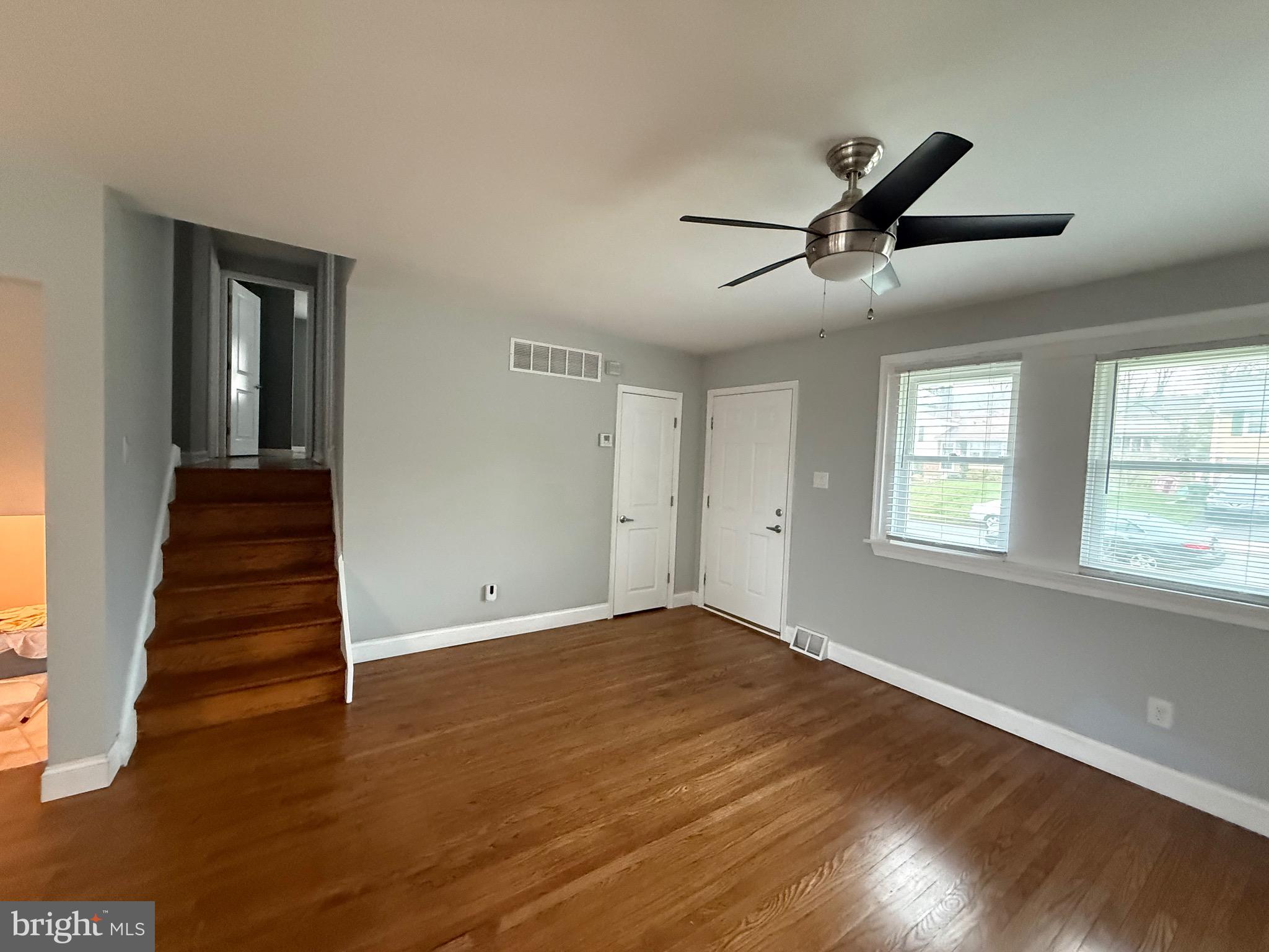 ROSLYN - Residential Lease