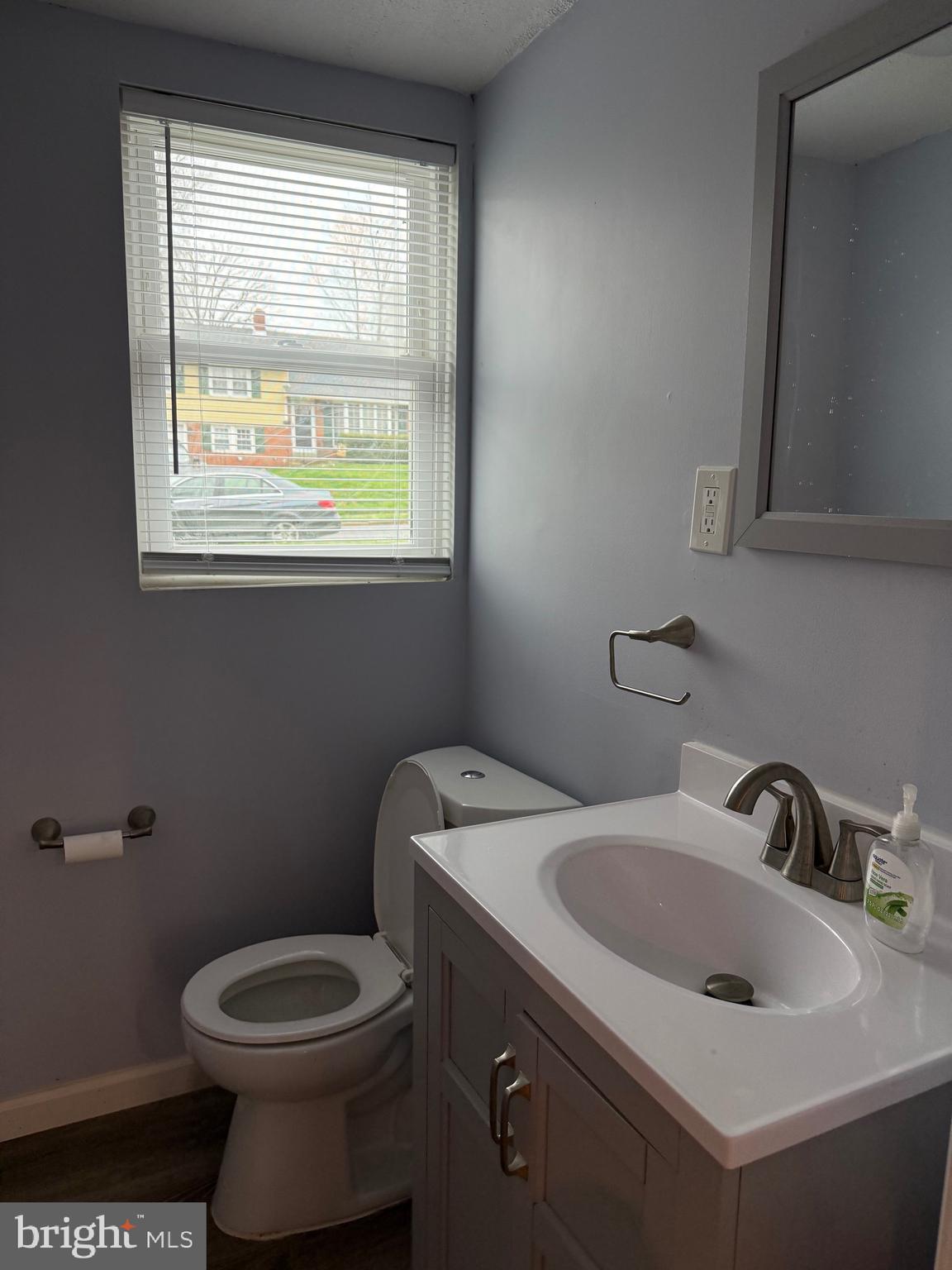 ROSLYN - Residential Lease