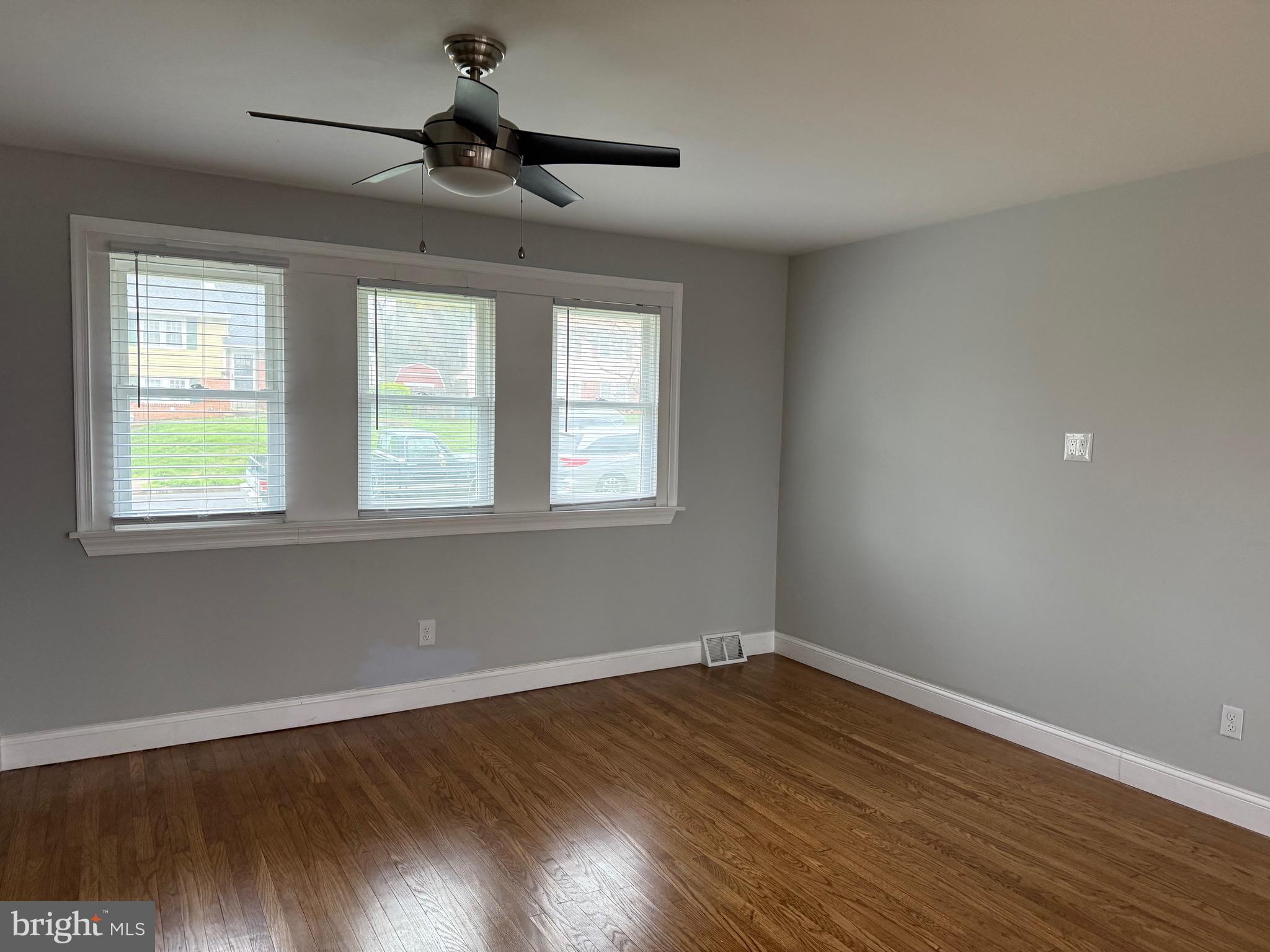 ROSLYN - Residential Lease