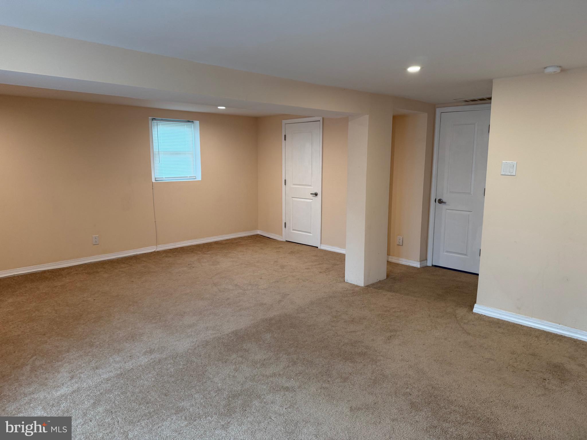 ROSLYN - Residential Lease