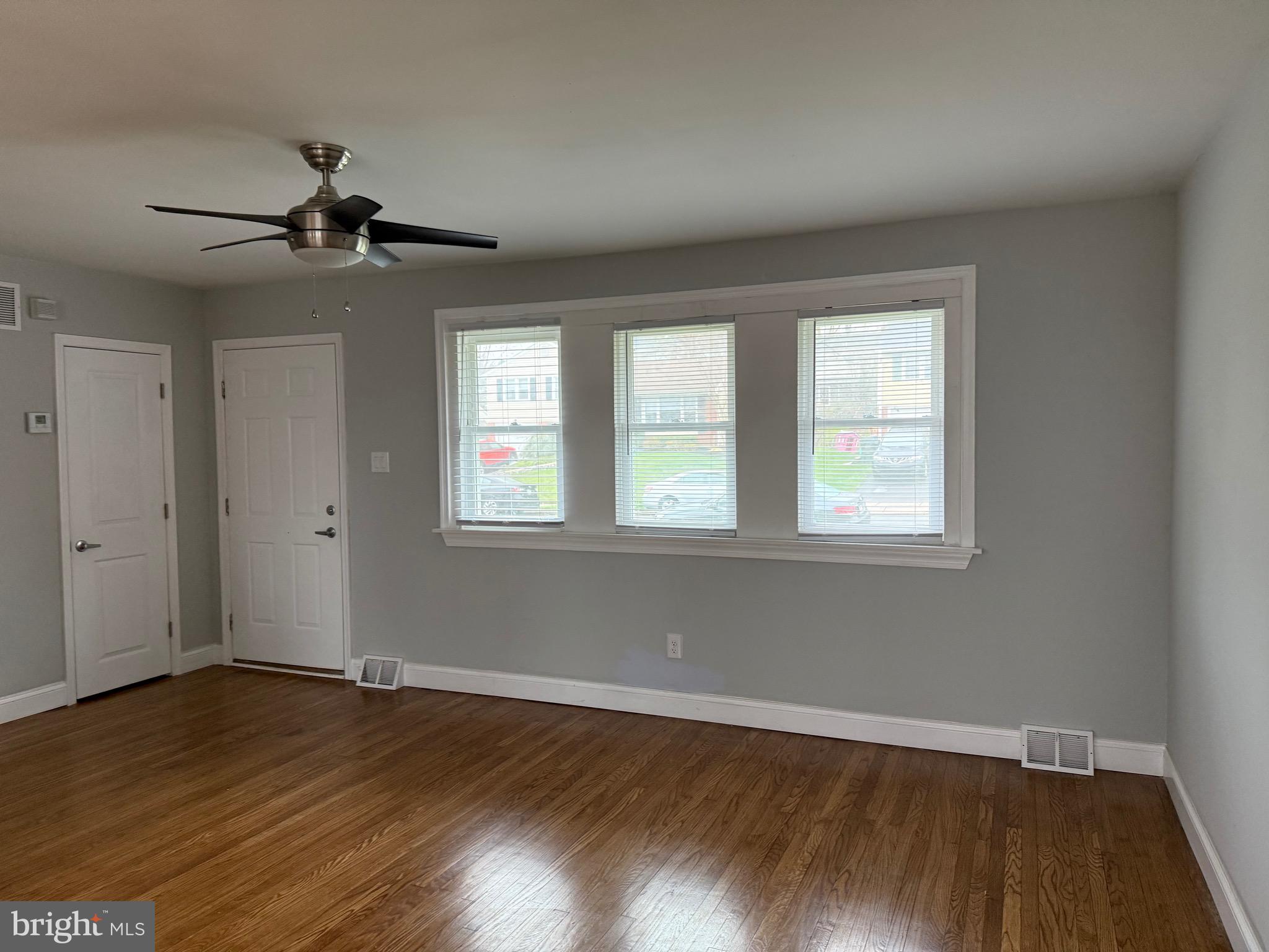 ROSLYN - Residential Lease