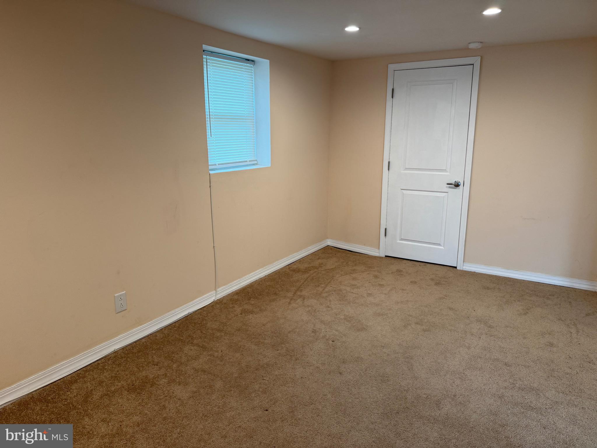 ROSLYN - Residential Lease