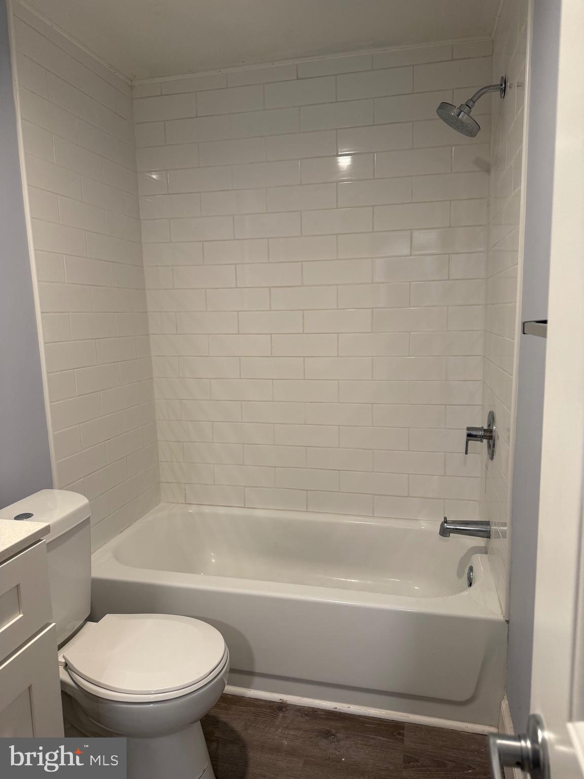 ROSLYN - Residential Lease