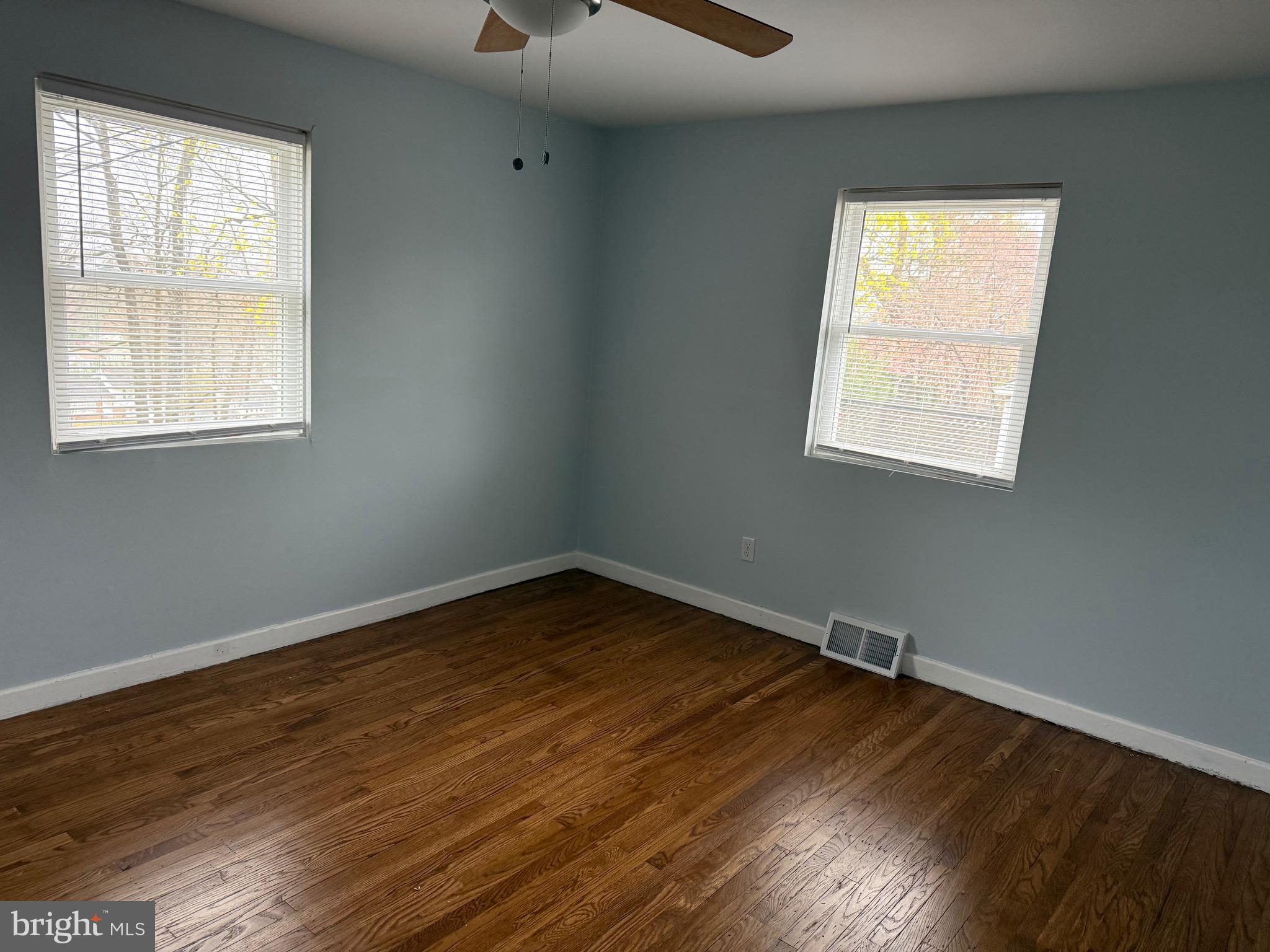 ROSLYN - Residential Lease