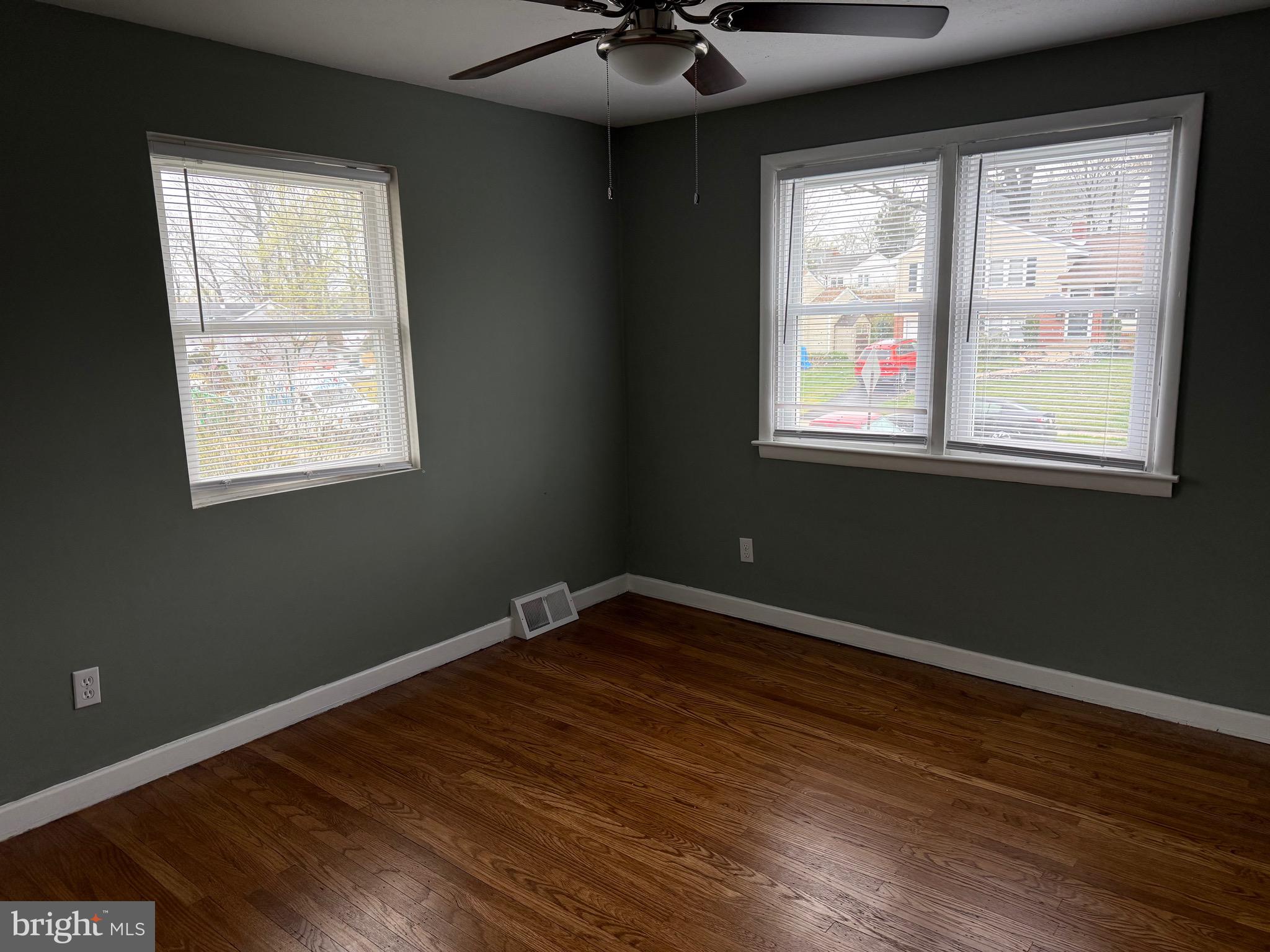 ROSLYN - Residential Lease