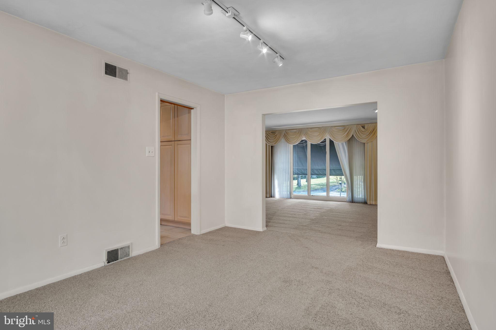 MOUNTAINDALE - Residential