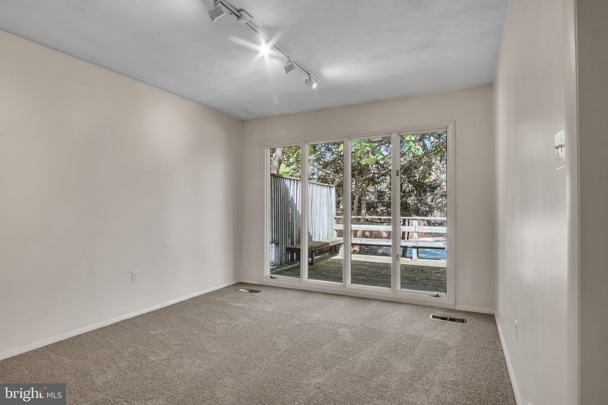 MOUNTAINDALE - Residential