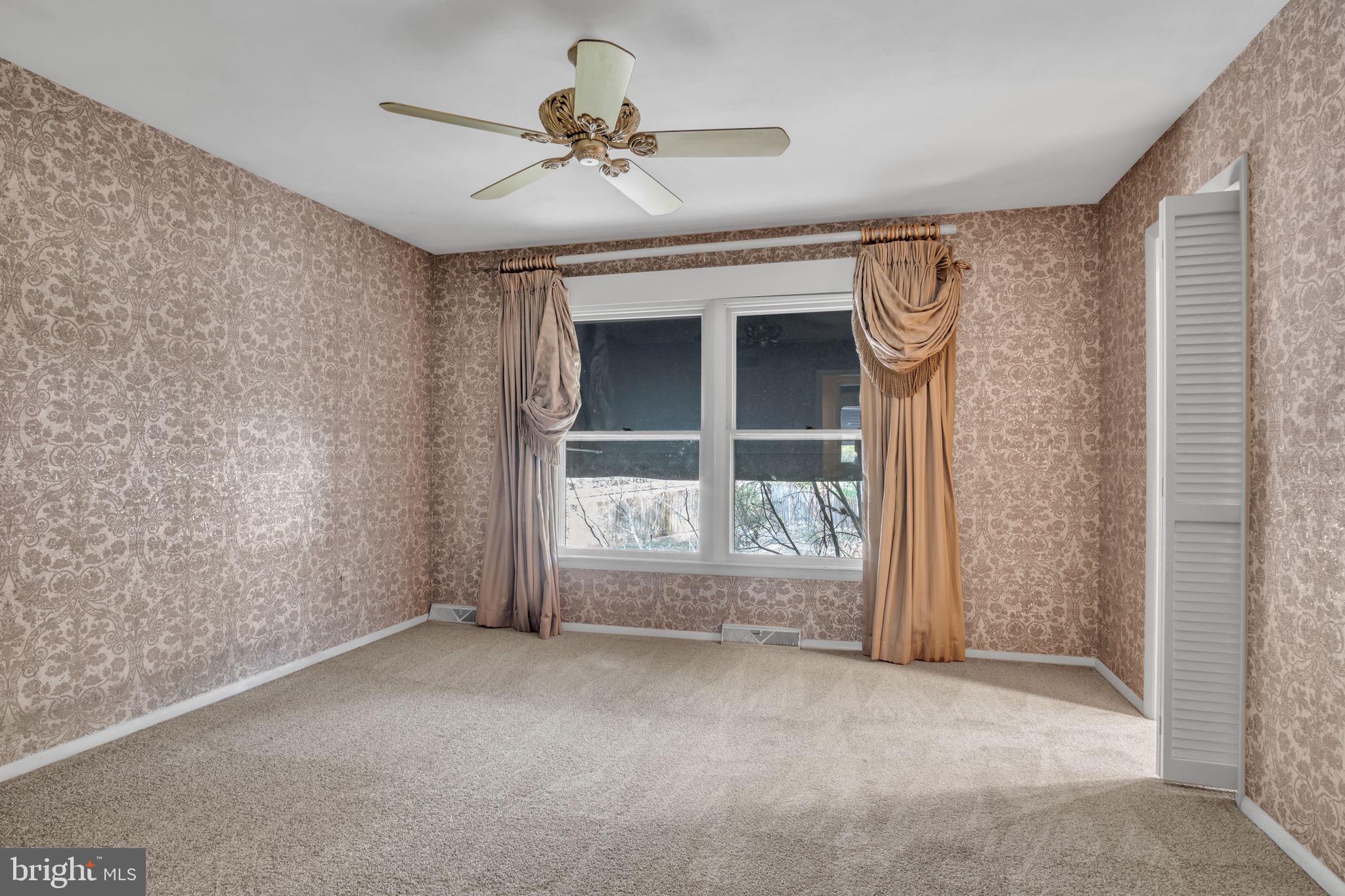 MOUNTAINDALE - Residential