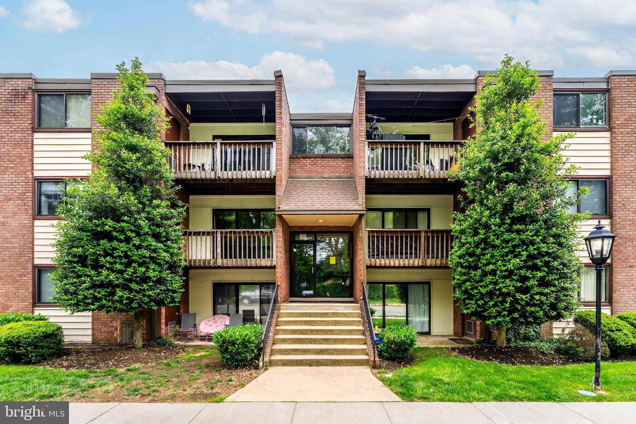 REFINISHED FLOORS. INCREDIBLE OPPORTUNITY. DON'T MISS OUT!
Welcome to this spacious and sunlit 1,050 sq ft top-floor condo located in the heart of Old Town Fairfax. Just steps away from farmers markets, restaurants, entertainment, and within walking distance to George Mason University, this beautifully maintained two-bedroom plus den home offers both comfort and convenience. South-facing and filled with natural light, the unit features serene views of surrounding trees and easy access to Providence park, walking trails, and a large playground. Conveniently located close to bus stops and with easy access to major commuter routes and the Vienna Metro.
Inside, you'll find generously sized rooms, including a separate dining area off the kitchen and a main bedroom with a large closet. The condo has been freshly painted and shows exceptionally well. Recent upgrades include a new roof, brand new HVAC system installed just last month and extensive plumbing work completed over the past few years.
Additional features include stainless steel appliances, a large refrigerator, crystal-style chandeliers, and real wood parquet floors throughout. The condo fee conveniently covers all utilities. Two reserved parking spaces and a dedicated storage unit are also included, making this a rare find in one of Fairfax’s most sought-after locations.