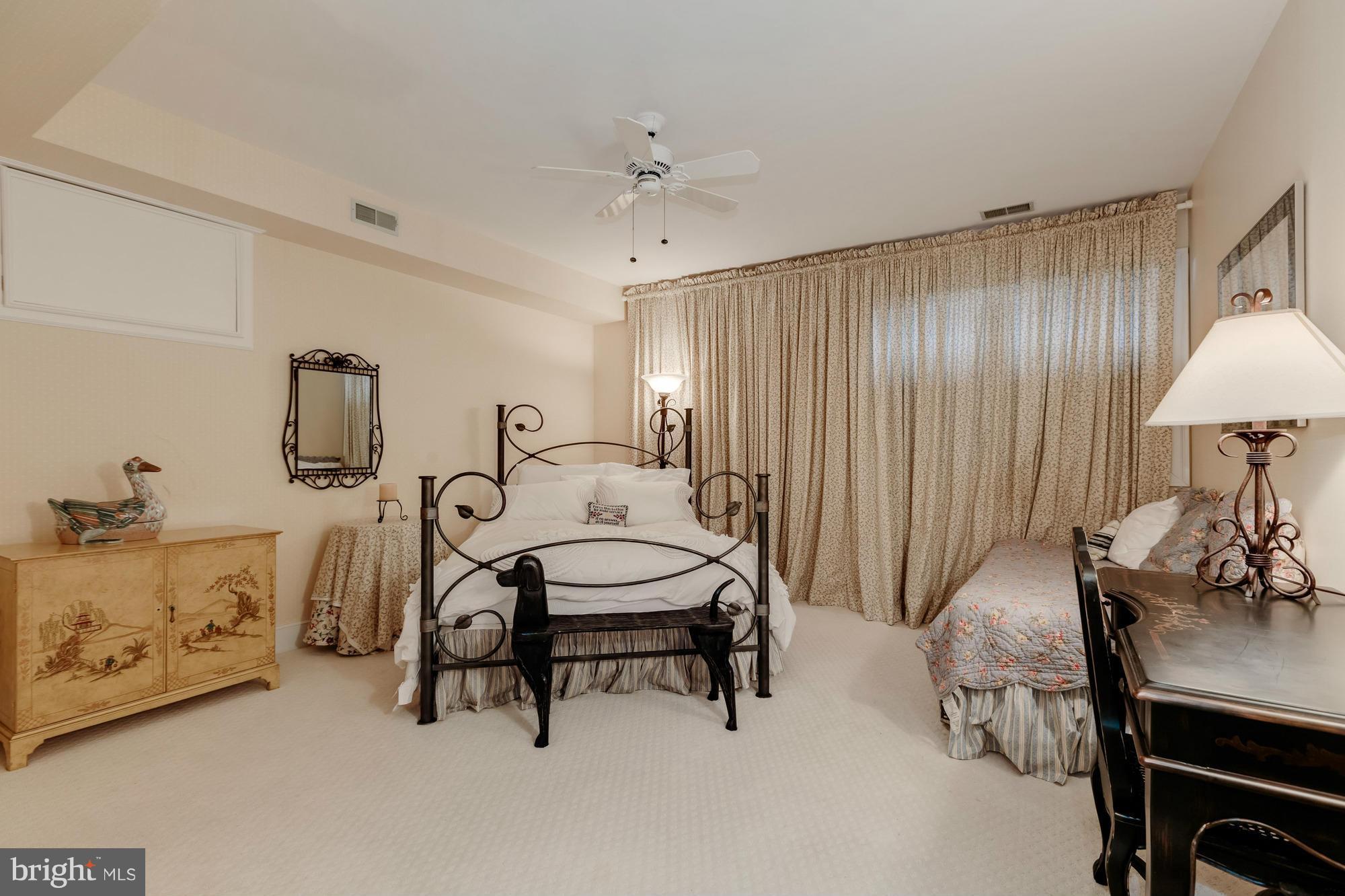 SADDLE RIDGE - Residential