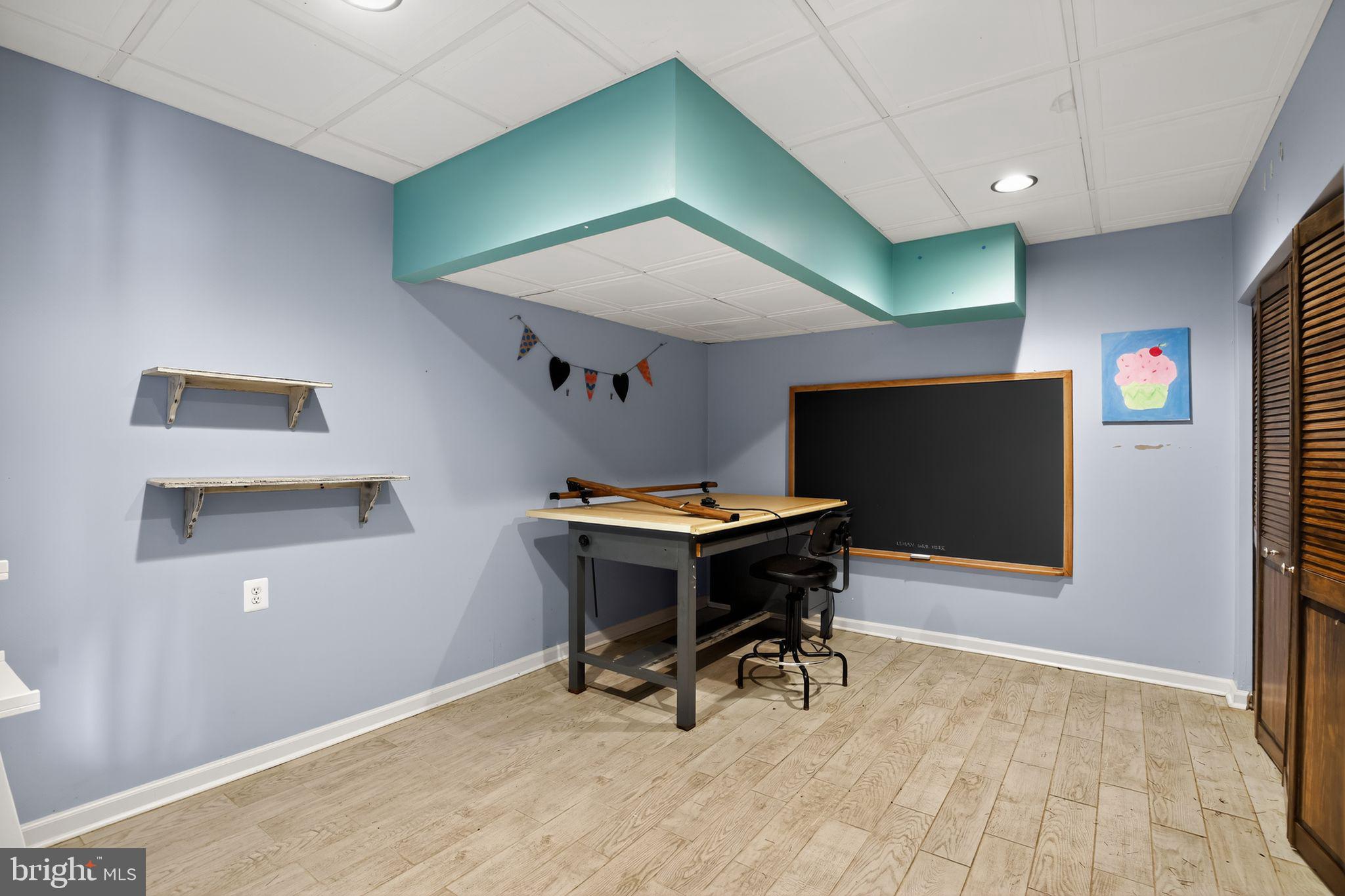 BOWLEYS QUARTERS - Residential