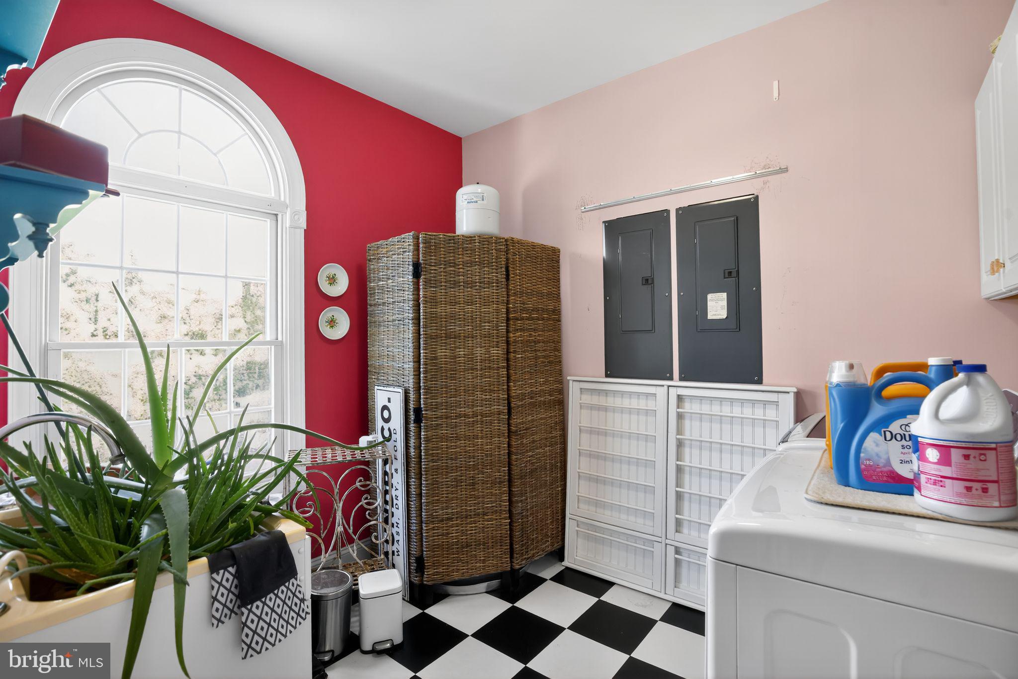 BOWLEYS QUARTERS - Residential