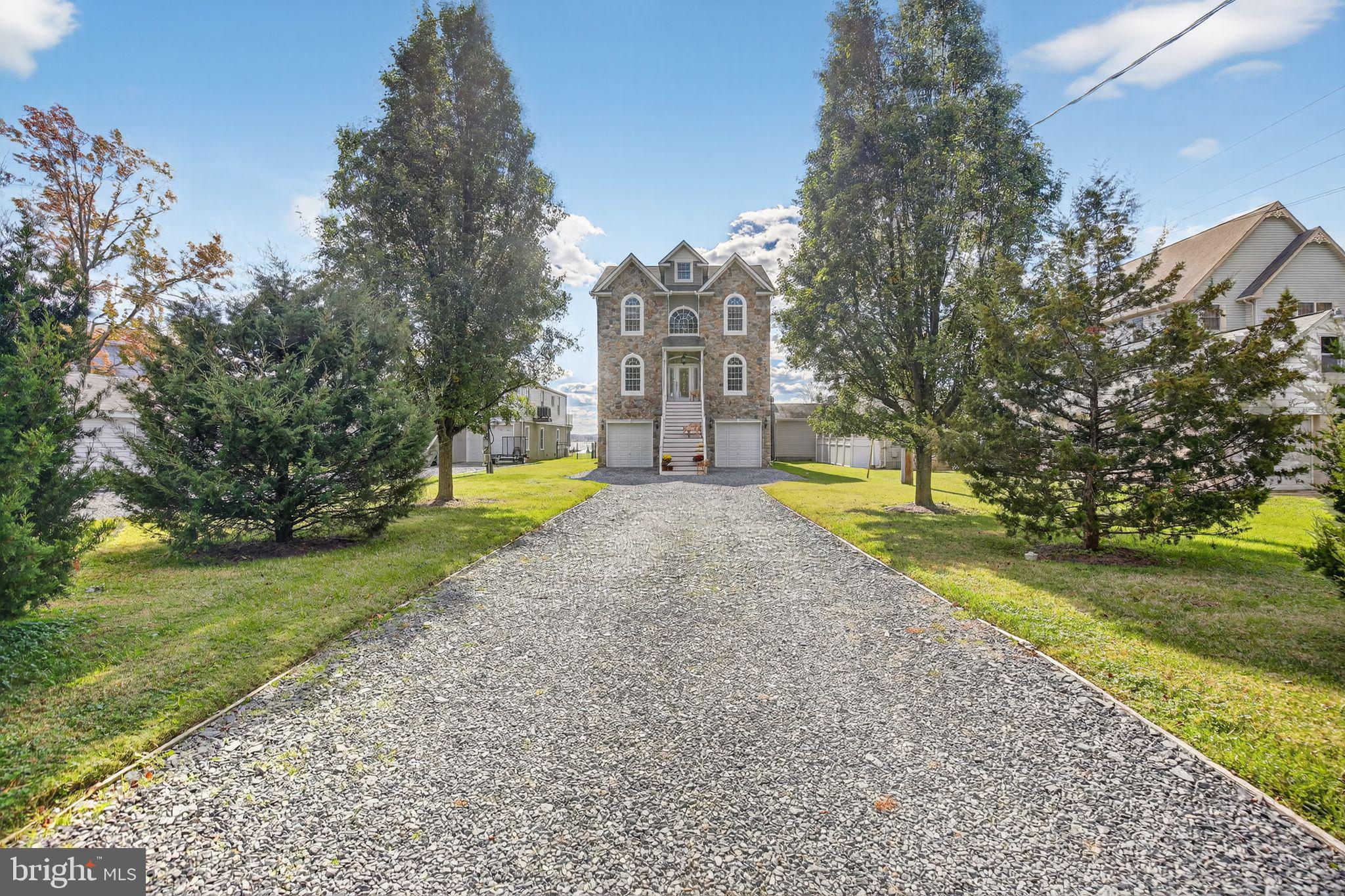 BOWLEYS QUARTERS - Residential