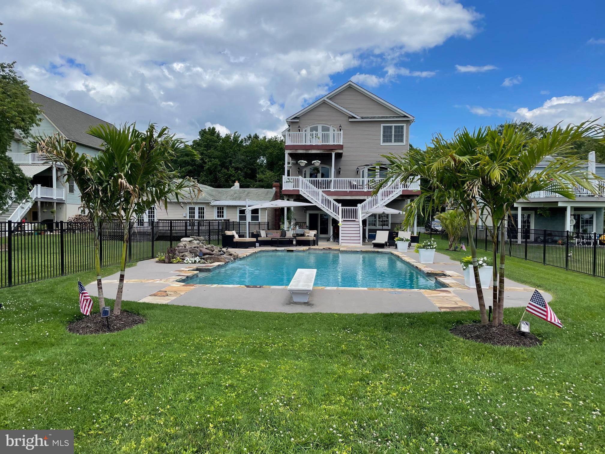 BOWLEYS QUARTERS - Residential