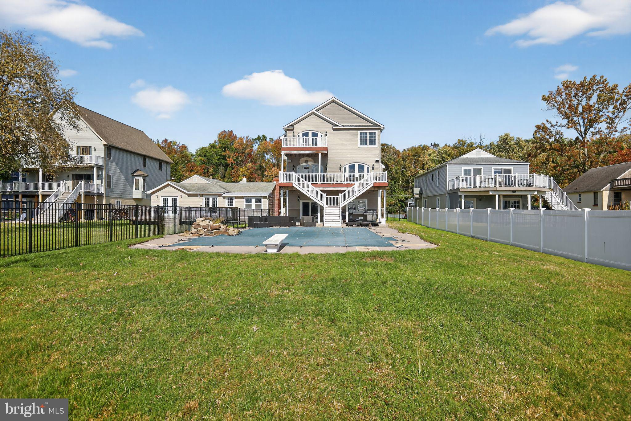 BOWLEYS QUARTERS - Residential