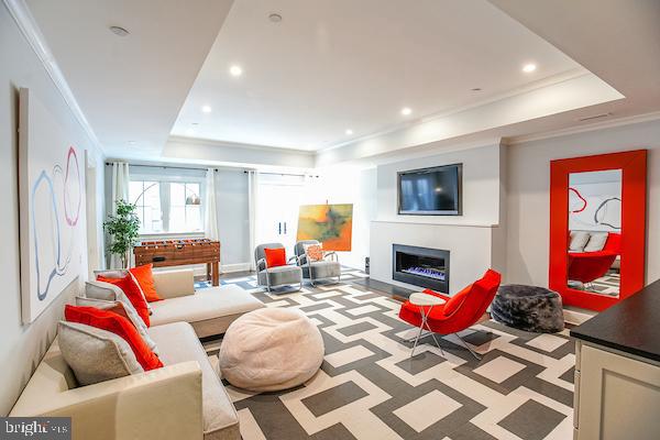 WHITEHALL MANOR - Residential