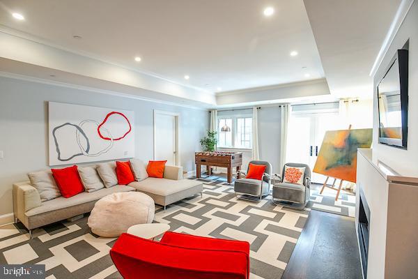 WHITEHALL MANOR - Residential