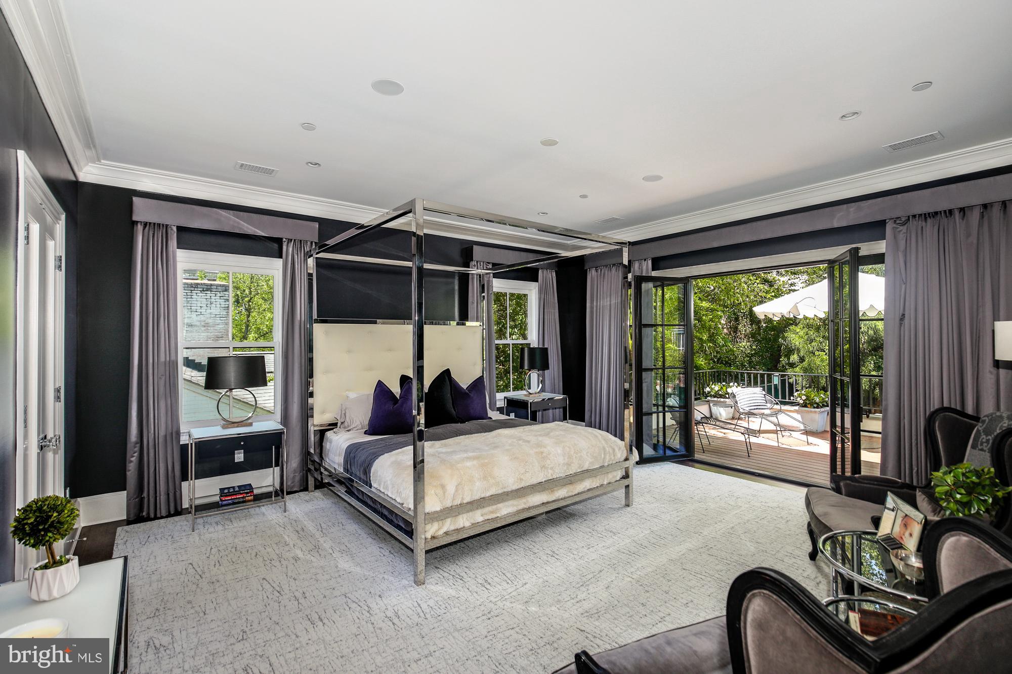 WHITEHALL MANOR - Residential