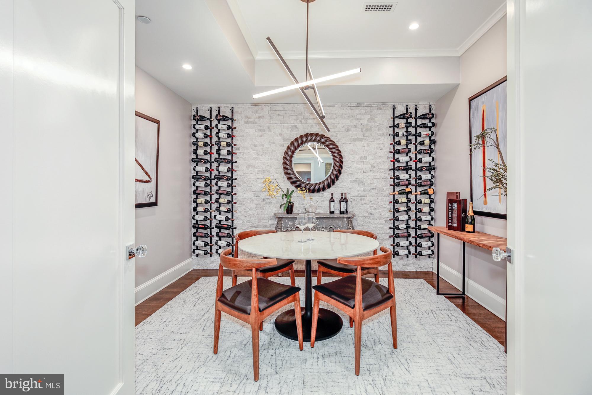 WHITEHALL MANOR - Residential