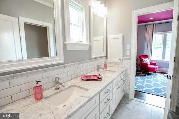 WHITEHALL MANOR - Residential