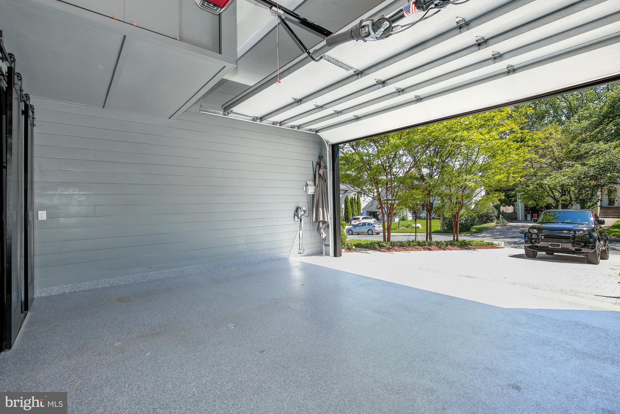 WHITEHALL MANOR - Residential