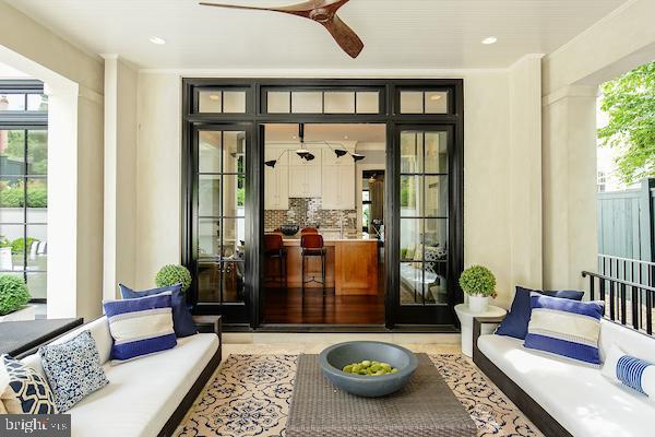 WHITEHALL MANOR - Residential