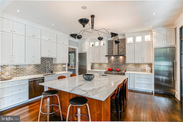 WHITEHALL MANOR - Residential