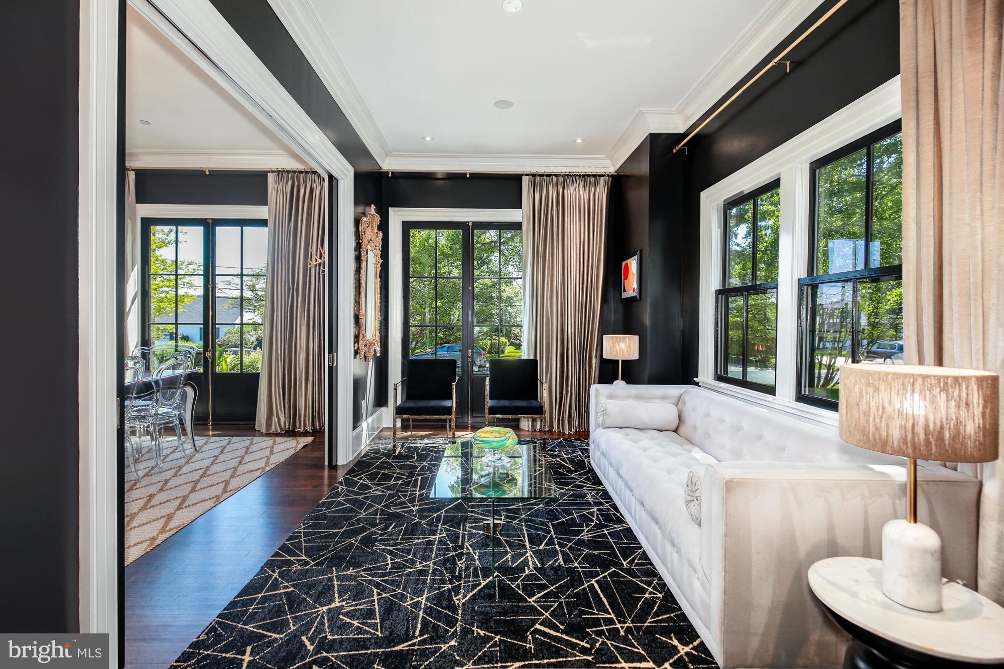 WHITEHALL MANOR - Residential