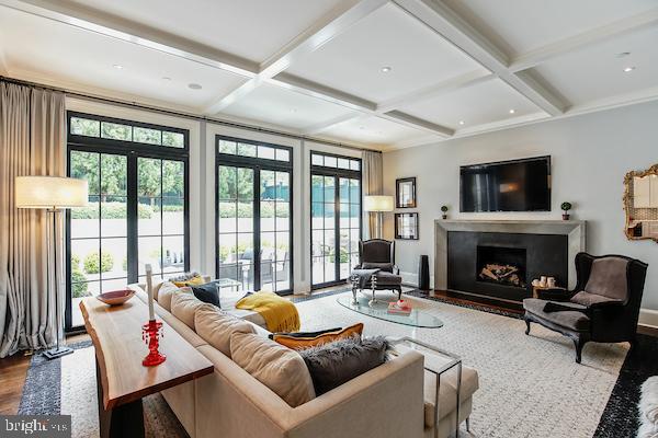 WHITEHALL MANOR - Residential