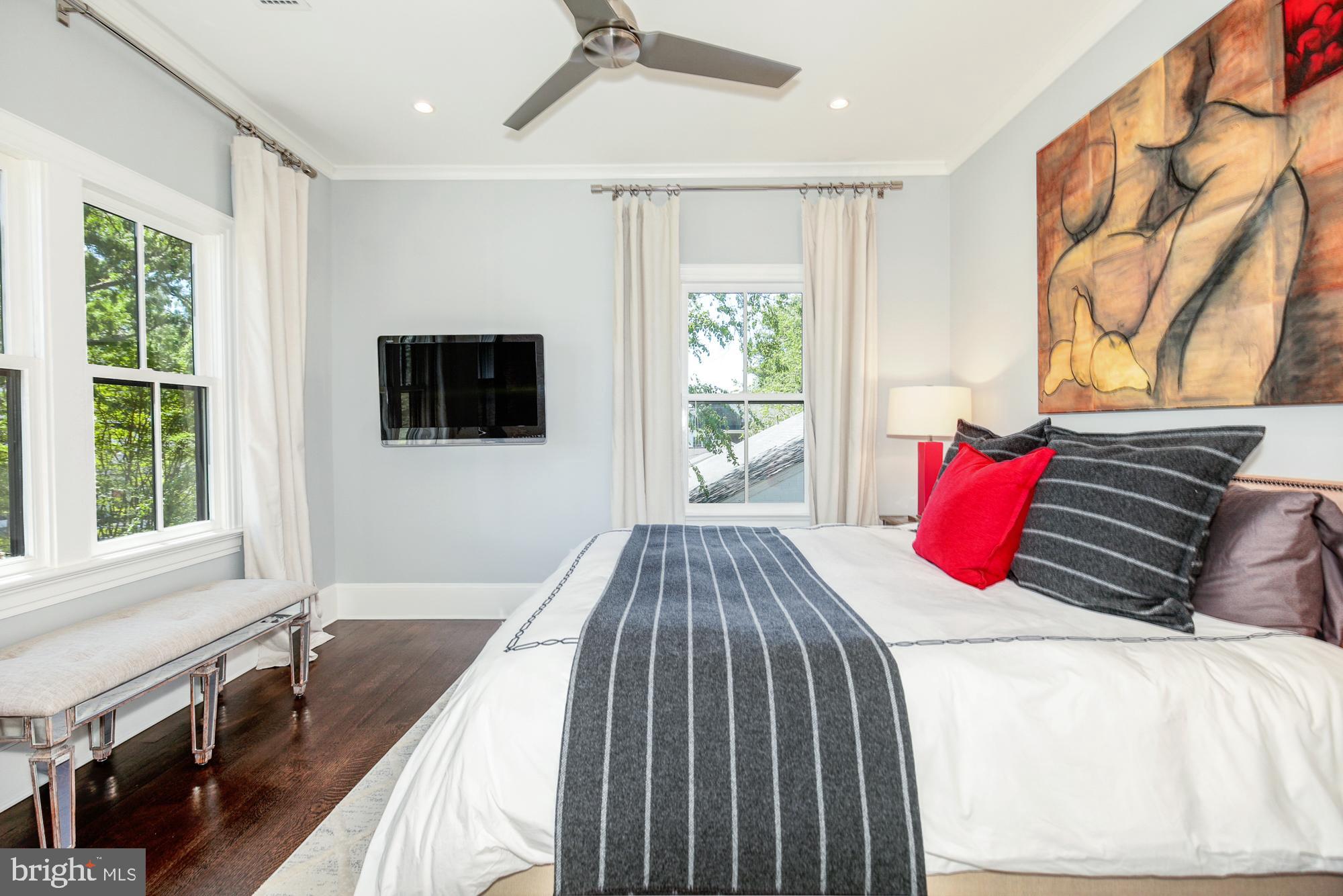 WHITEHALL MANOR - Residential