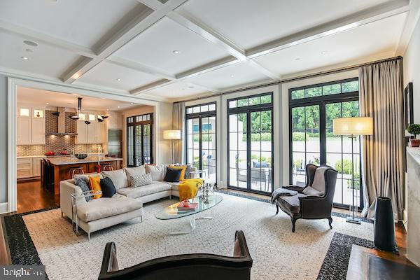 WHITEHALL MANOR - Residential