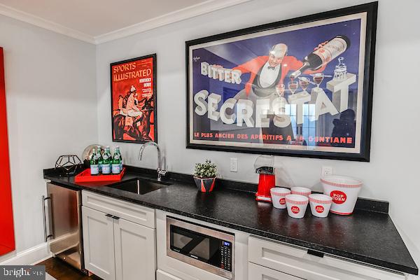 WHITEHALL MANOR - Residential