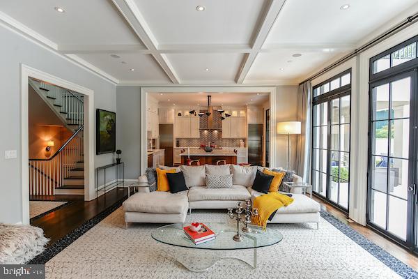 WHITEHALL MANOR - Residential