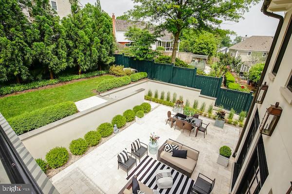 WHITEHALL MANOR - Residential