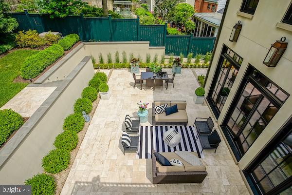 WHITEHALL MANOR - Residential