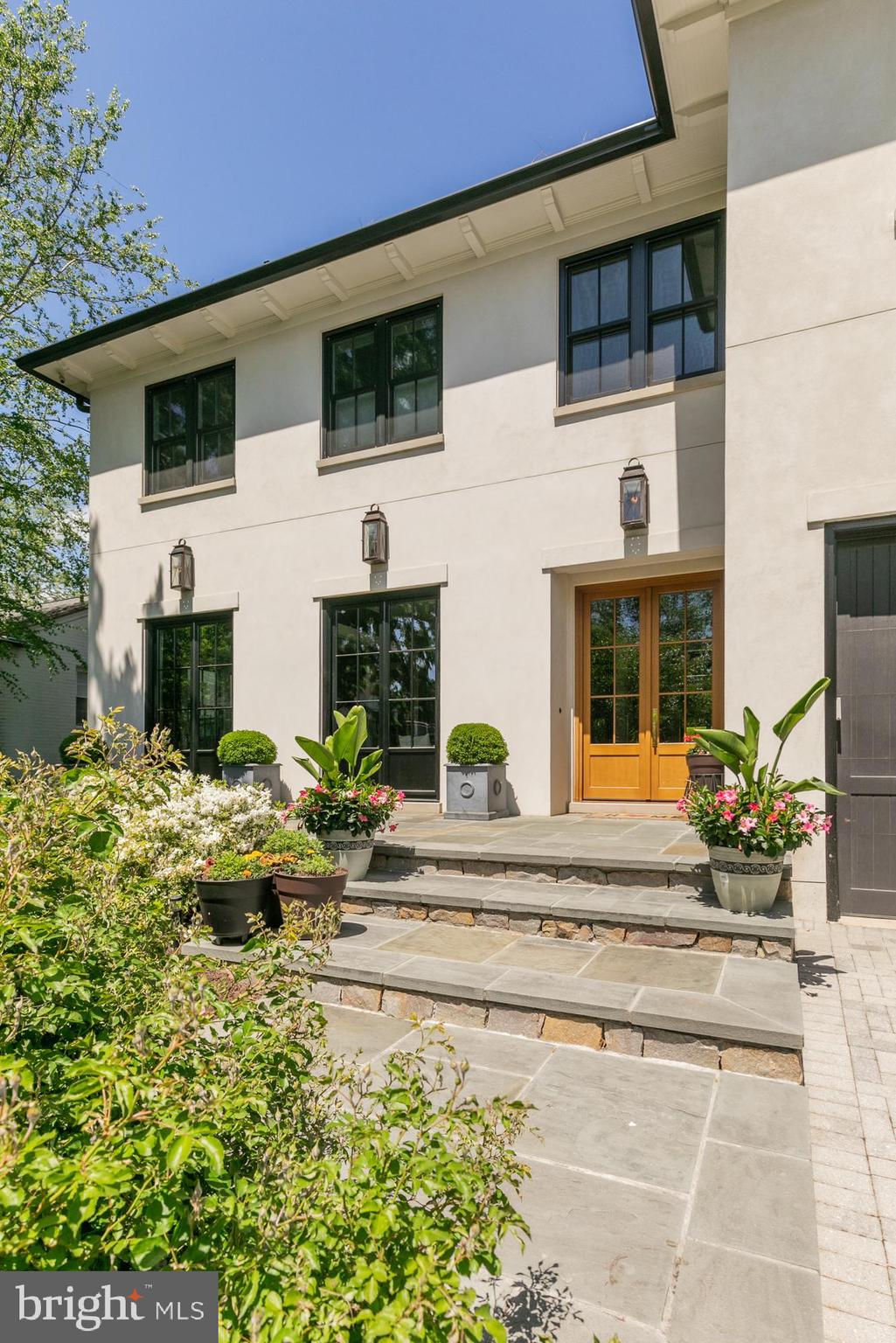 WHITEHALL MANOR - Residential