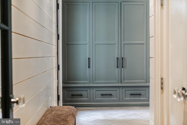 WHITEHALL MANOR - Residential