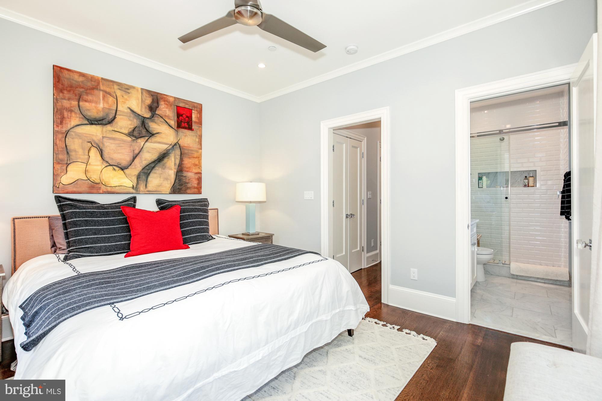 WHITEHALL MANOR - Residential