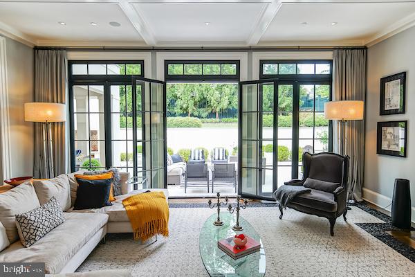 WHITEHALL MANOR - Residential