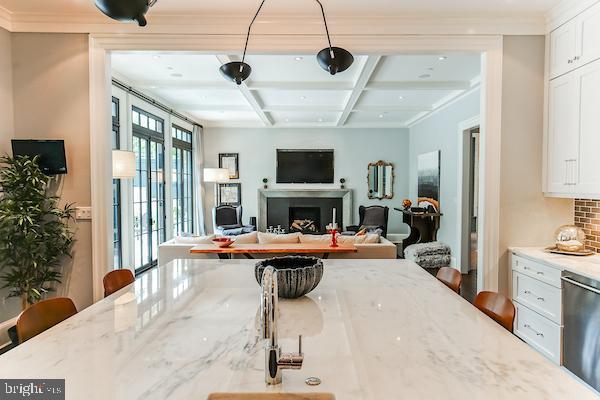 WHITEHALL MANOR - Residential