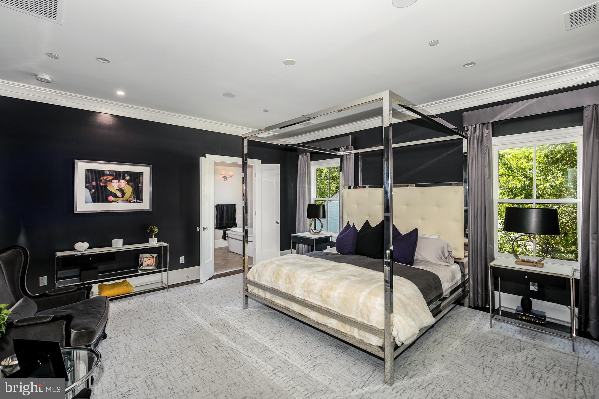 WHITEHALL MANOR - Residential