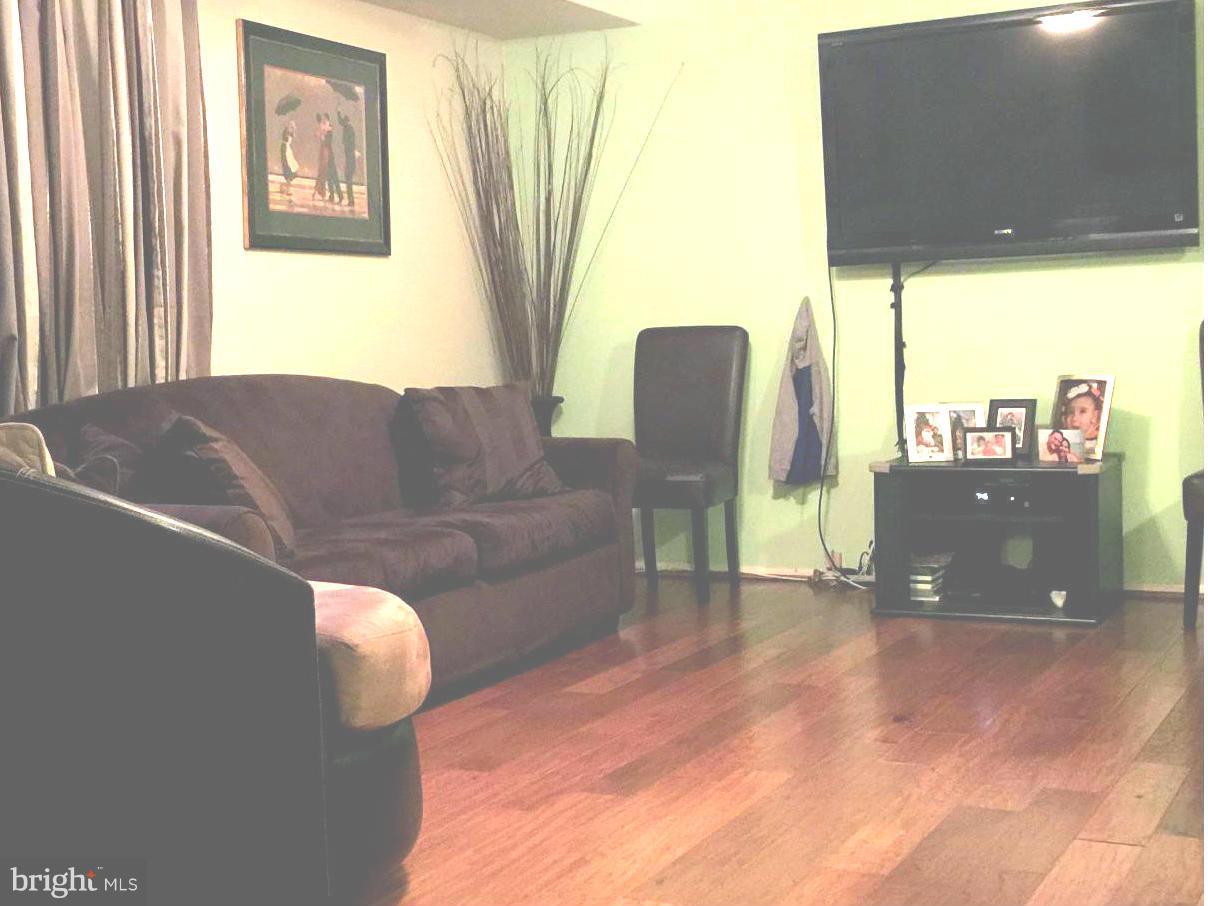 KNOLLS AT NORTH LAKE CONDOMINIUM - Residential
