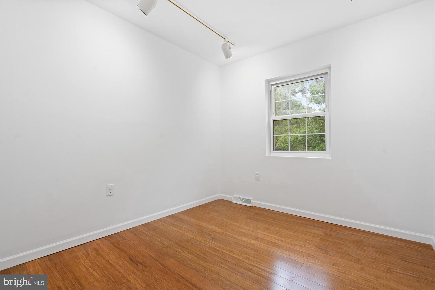 GEORGETOWN WOODS - Residential Lease