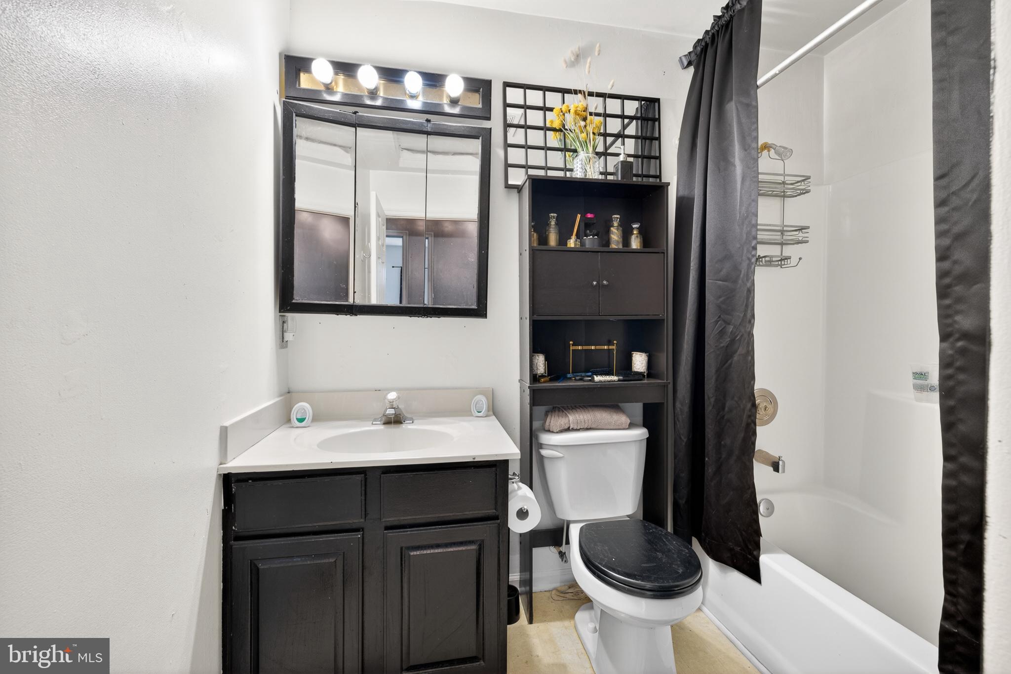 BREA MAR MANOR - Residential