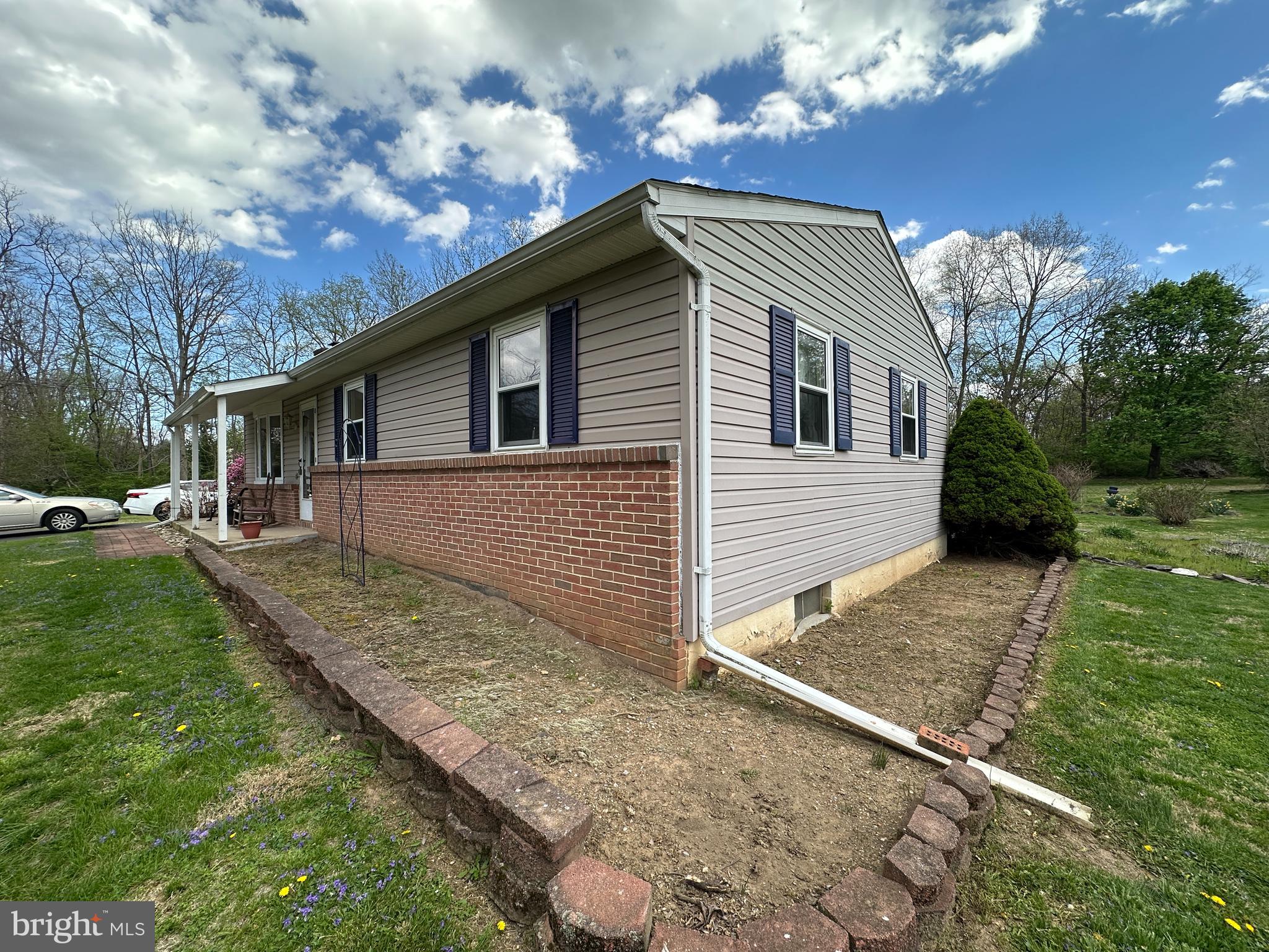 1028 WOODLAND PARKWAY